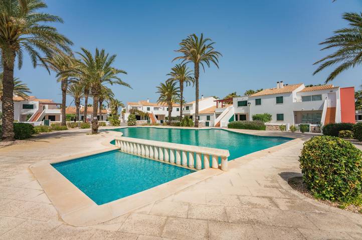 Apartamento entero, Apartamento "Son Blanc II" cerca de la playa con piscina, aire acondicionado, terraza y jardín; aparcamiento disponible in Son Blanc, Ciudadela
