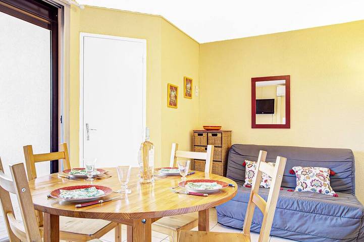 Gîte pour 4 personnes, avec balcon ainsi que jardin et piscine dans Office De Tourisme De Canet En Roussillon