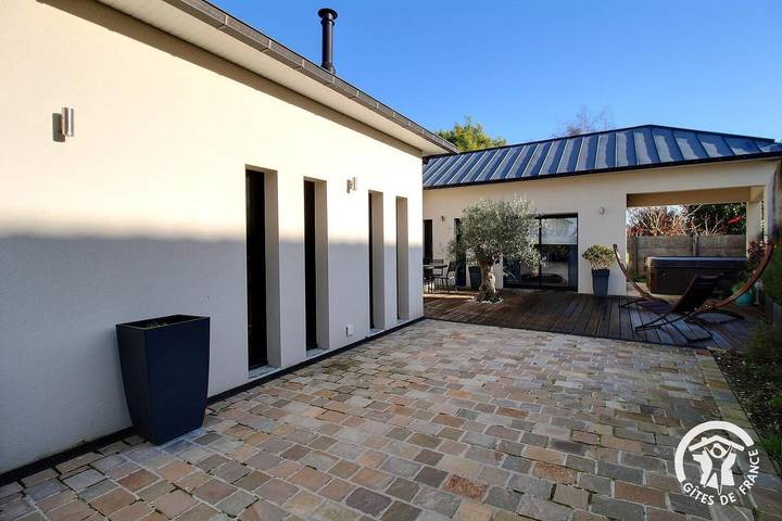 Gîte pour 4 personnes, avec sauna et jardin ainsi que jacuzzi et terrasse