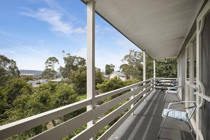 Holiday rental for 8 people, with balcony and garden in Australia