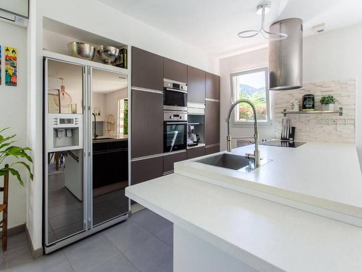 Location de vacances pour 6 personnes, avec terrasse ainsi que piscine et jardin à Gonfaron - 4