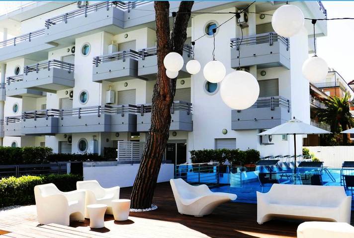 Appartamento per 4 persone, con Balcone e Terrazza nonché Giardino e Piscina a San Benedetto del Tronto