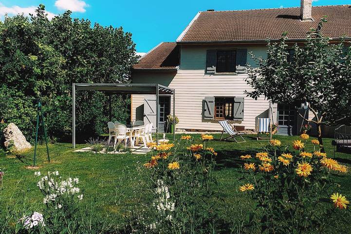 Location de vacances pour 5 personnes, avec jardin à Largillay-Marsonnay