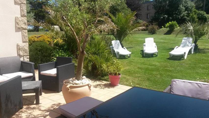 Gîte pour 8 personnes, avec jardin et balcon dans Port Blanc (Penvénan) - 2