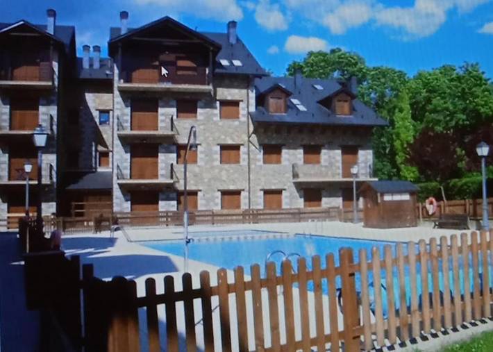 Ferienwohnung für 4 Personen, mit Pool und Garten sowie Balkon und Ausblick - 1