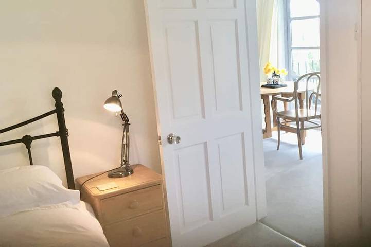 Apartamento entero, Lodge rural bien equipado, a solo una hora de Londres, en hermosos jardines. in Warnham, Sussex Occidental