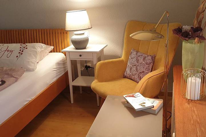 Entire apartment, First-class living in a 100-square-meter home with a terrace and garden, close to nature and with access to public transportation in Wetterau