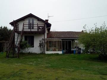 Gîte pour 4 personnes, avec piscine ainsi que jardin et vue, adapté aux familles à Pontenx-les-Forges