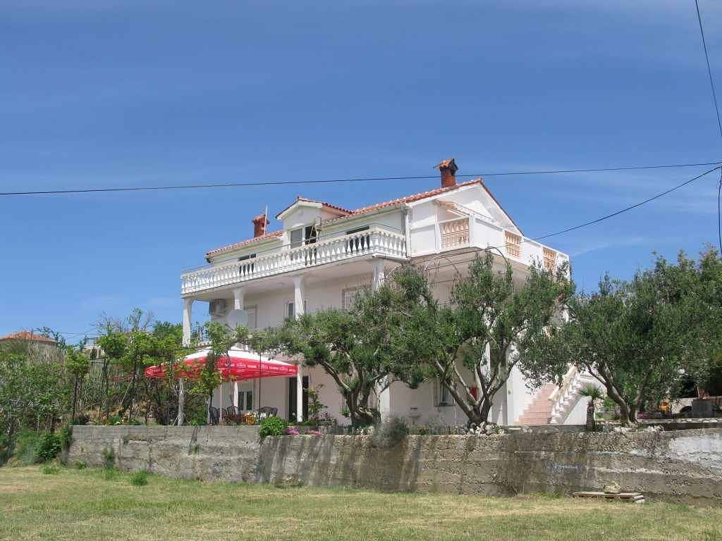 Entire holiday apartment, Holiday apartment with terrace and air conditioning  in Lopar, Rab