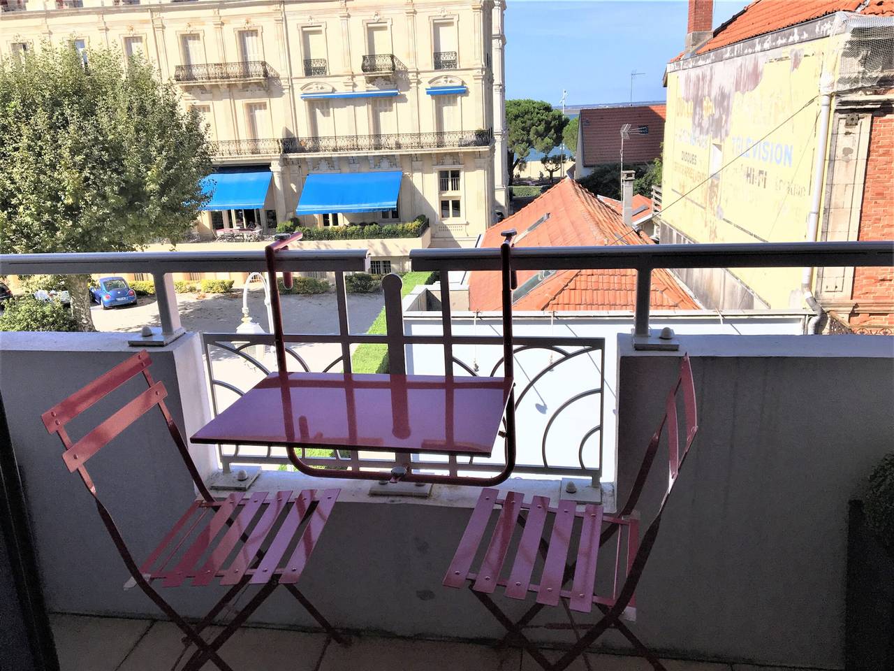 Entire apartment, New T2 Apartment in Arcachon Center, Close to Beach, Parking Included in Arcachon, Arcachon region