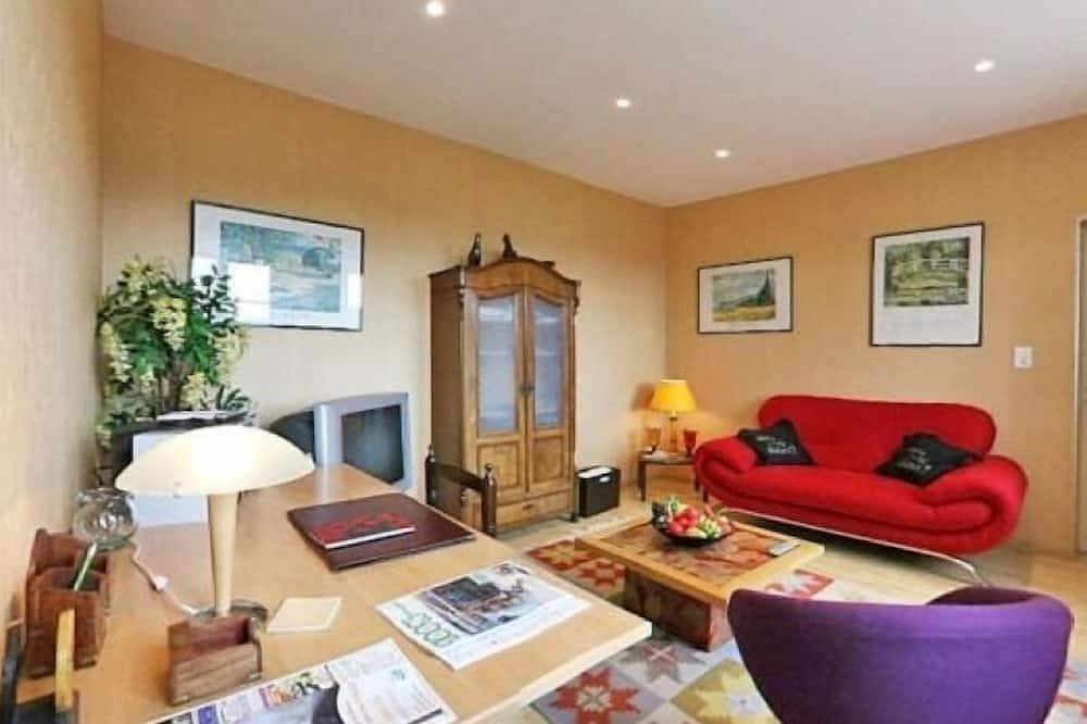Apartamento acogedor para 2 en casa histórica con terraza y jardín, cerca de bosques y senderos in Saint-Dié-des-Vosges