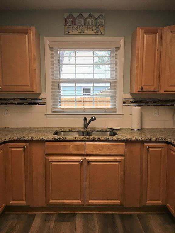 The Blue Cottage, Eingebettet in eine verschlafene Gegend, nur einen kurzen Spaziergang vom Strand entfernt. in Oak Island (NC), Brunswick County