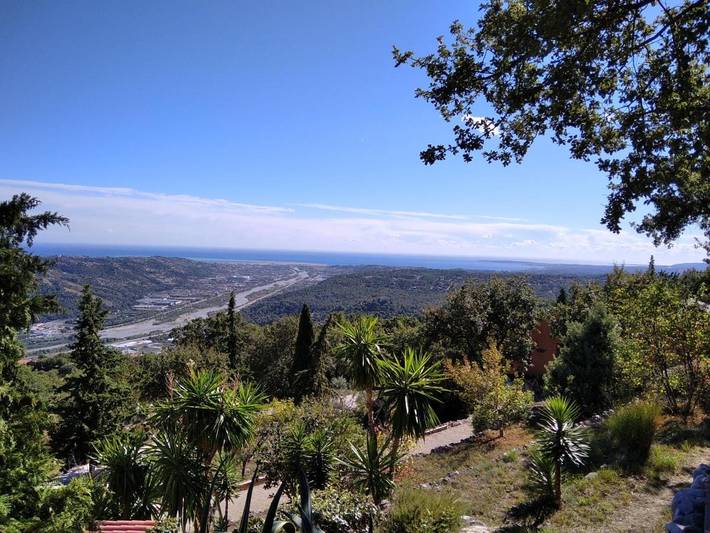Location de vacances pour 6 personnes, avec piscine ainsi que vue et jardin à Gattières - 3