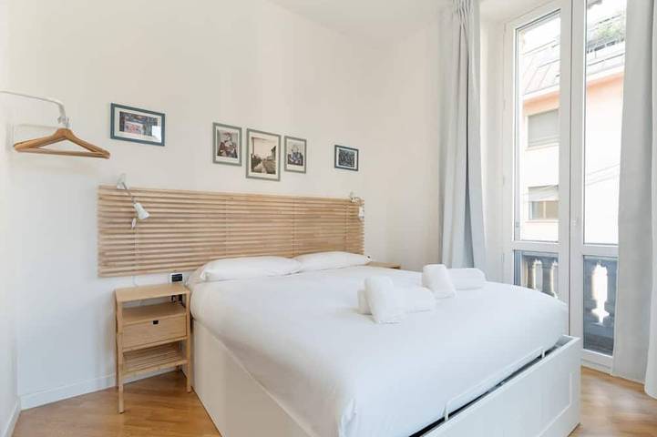 Ganze Wohnung, Spacious and welcoming 115m2 apartment, perfect for up to 6 people, located on the second floor of a building with lift.The accommodation is located along Corso Buenos Aires, the famous Milanese shopping street, a very short distance from the M1 Porta V in Mailand, Mailand Provinz