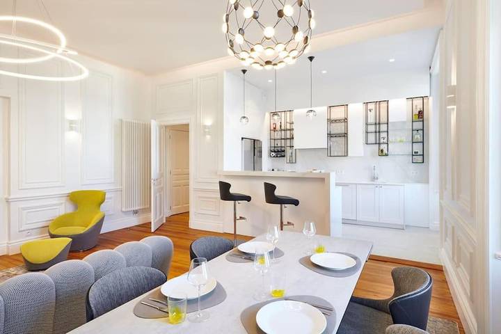 Gîte pour 8 personnes, avec vue et jardin ainsi que balcon et sauna dans Plage du Miramar