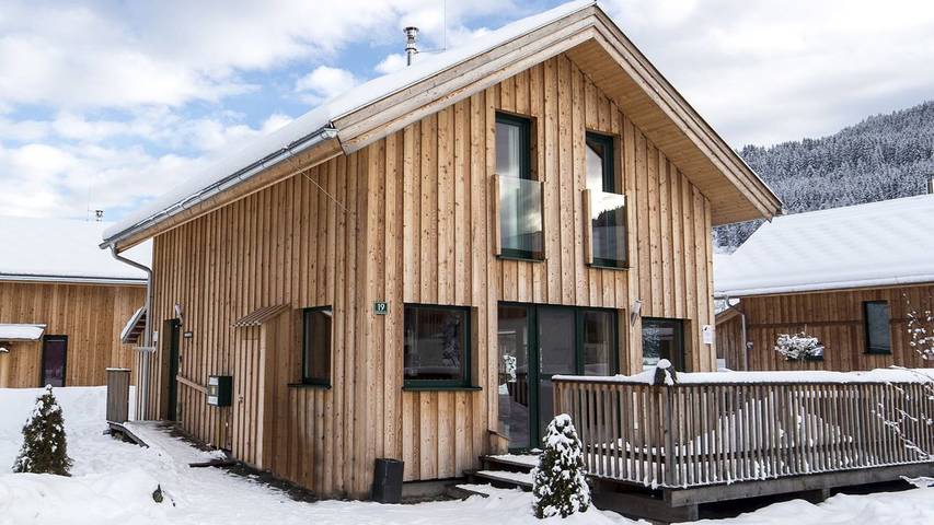Chalet für 8 Personen, mit Sauna und Terrasse sowie Whirlpool und Garten in Murau