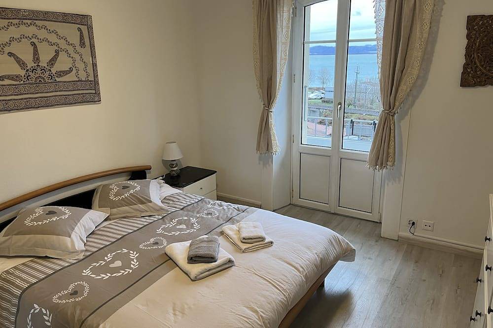 Entire apartment, Appartement Maison Bleue au lac Idéalement Placé et Proche de Tout in Hauterive (NE), Three-Lakes