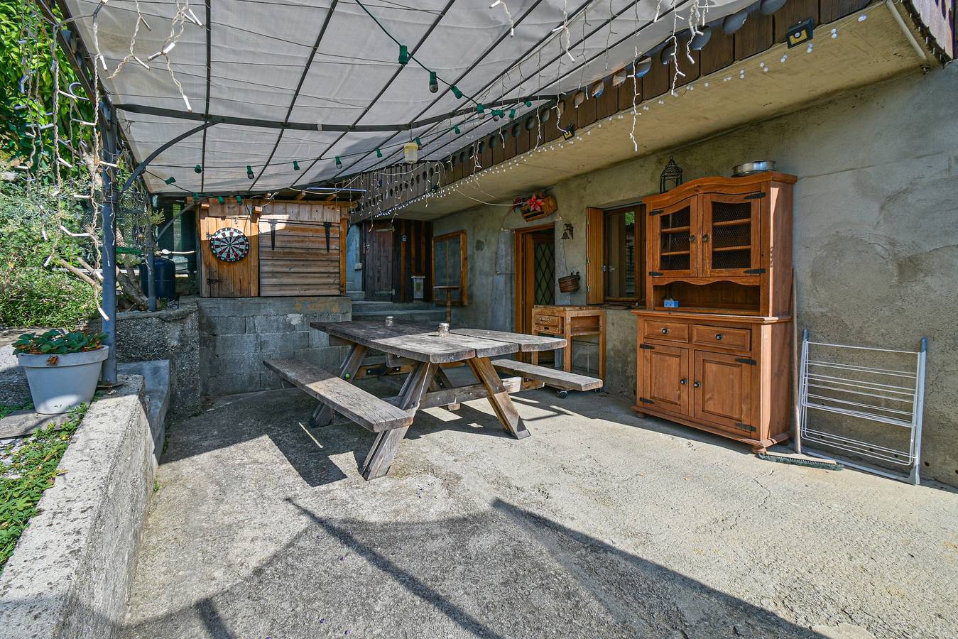 Appartement entier, Appartement dans maison avec vue montagne, terrasse privée et Wi-Fi in Saint Ferréol, Région d'Annecy