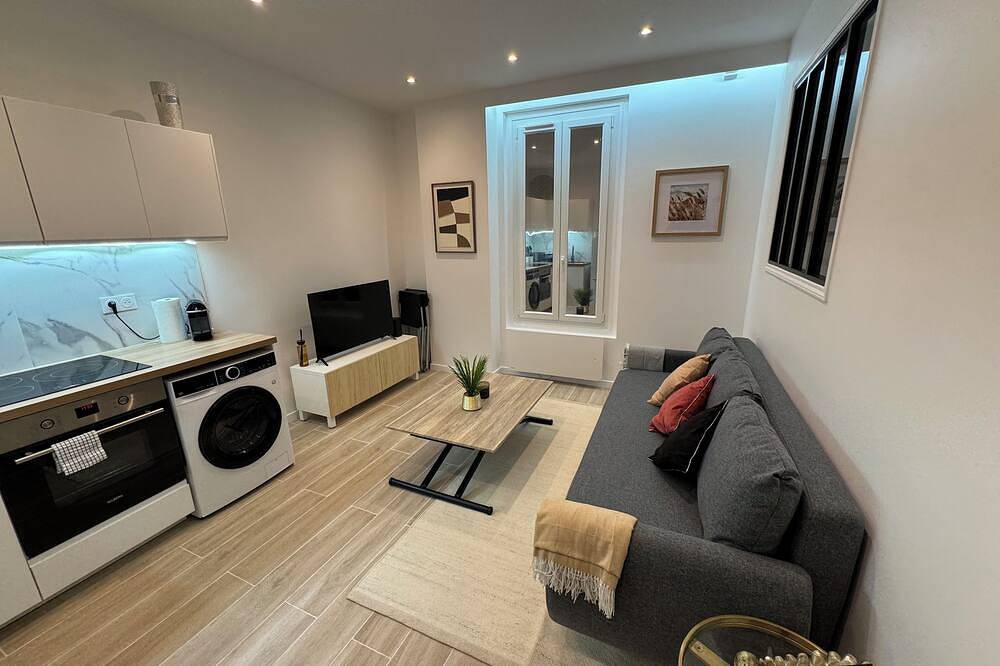 Entire apartment, 2-room apartment, new/fully renovated, sleeps 4 in Montrouge, Hauts-de-Seine