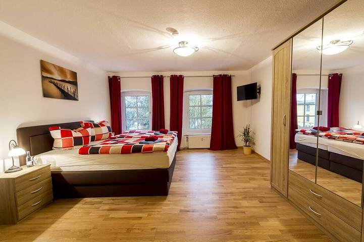 Schloss für 6 Personen, mit Garten in Mecklenburgische Seenplatte - 4