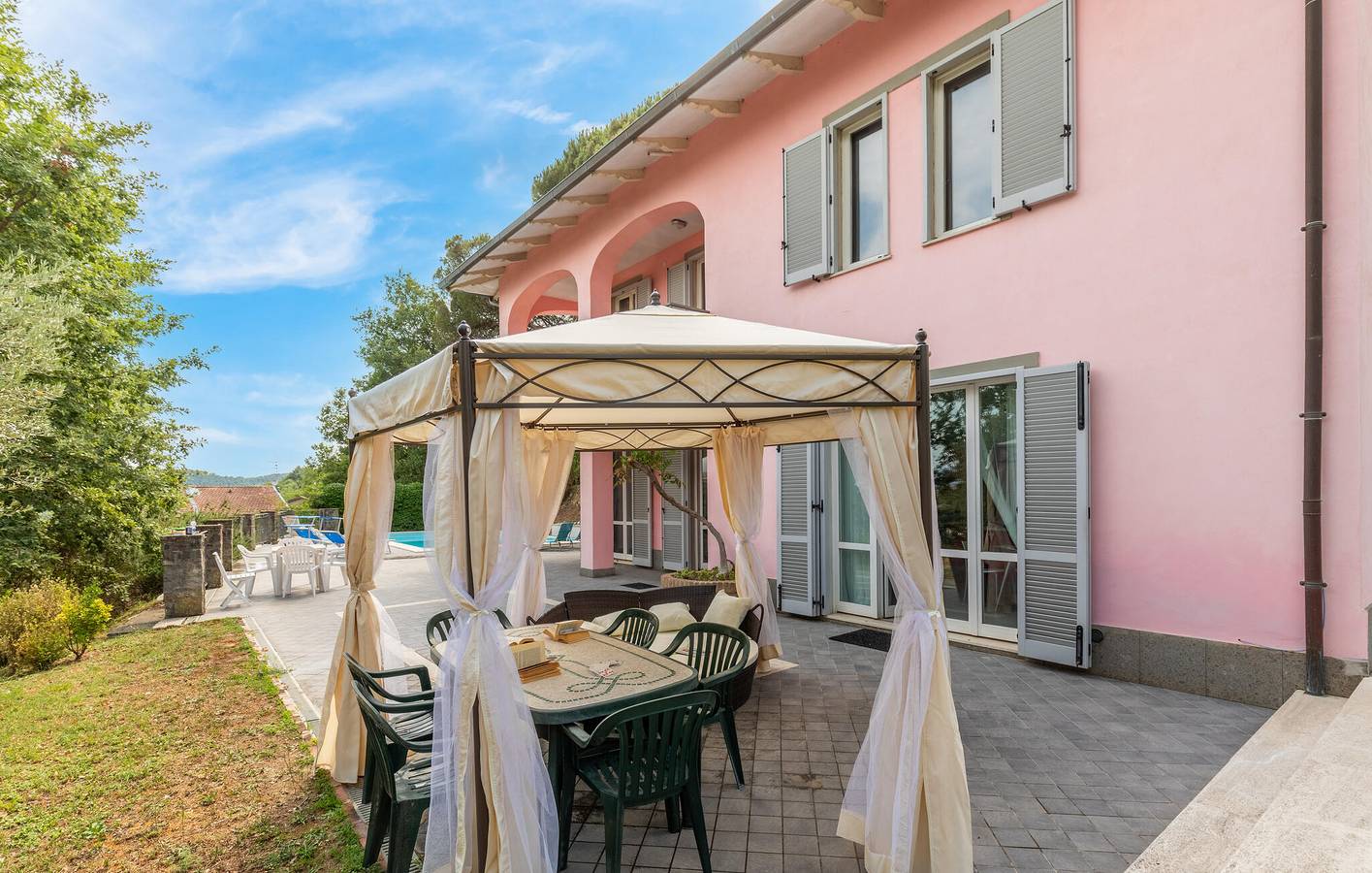 Capolona Oasis - Wohnung 1km zum Stadtzentrum mit Pool & Garten in Capolona, Casentino