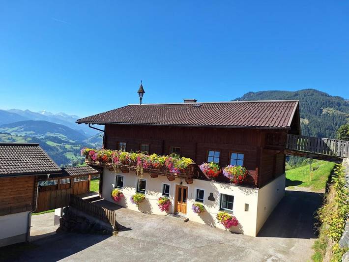 Ferienwohnung für 6 Personen, mit Balkon und Terrasse sowie Garten und Ausblick in Sankt Veit im Pongau