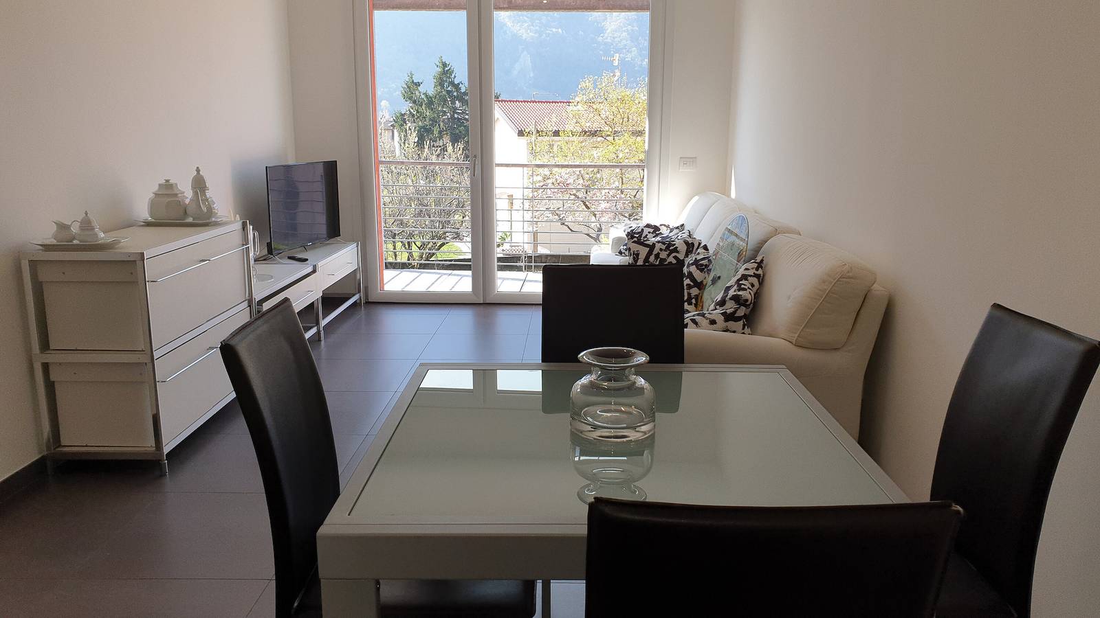 Ganze Wohnung, Ferienwohnung "Modern" mit Bergblick & Wlan in Porlezza, Gemeinde Porlezza