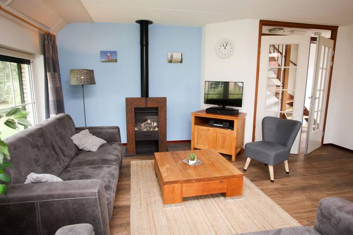 Bungalow für 6 Personen, mit Balkon/Terrasse und Terrasse sowie Garten und Pool in De Koog