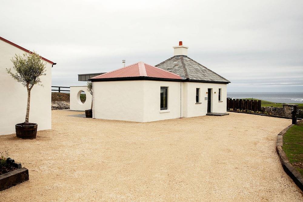 Entire apartment, Unique Gate Lodge on the Wild Atlantic Way in County Clare