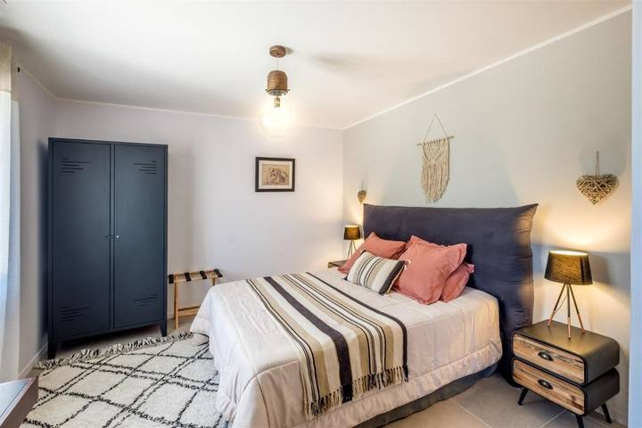 Gîte pour 2 personnes, avec piscine ainsi que jardin et vue à Saint-Médard-d'Eyrans - 4