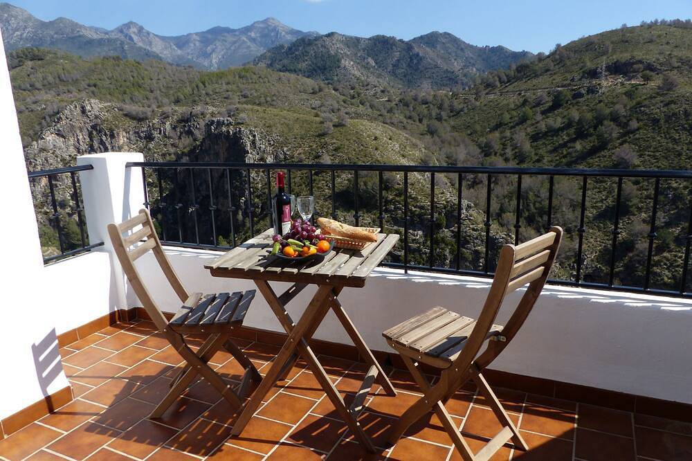 Entire apartment, Attractive apartment with spectacular views in Frigiliana Road, Frigiliana