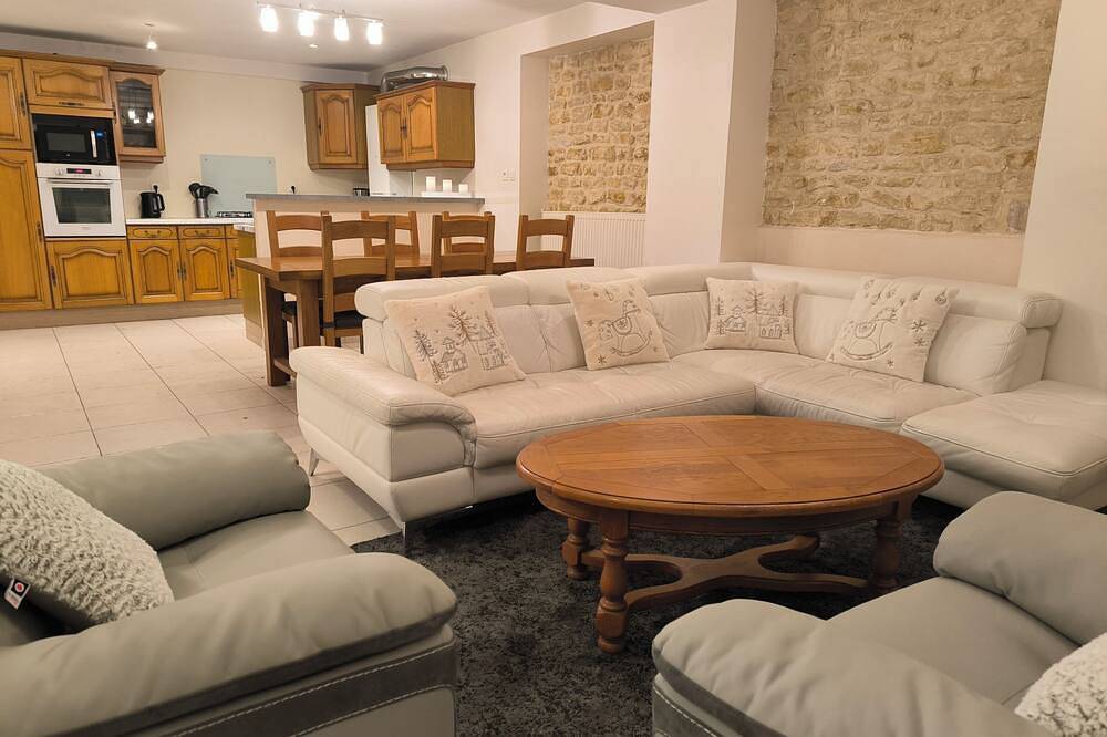 Spacious house 300 m from the sea. Sheltered garden in Luc-sur-Mer, Caen region