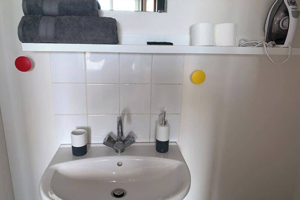 Entire apartment, Pleasant, bright Studio 6 in Niort, Niort region