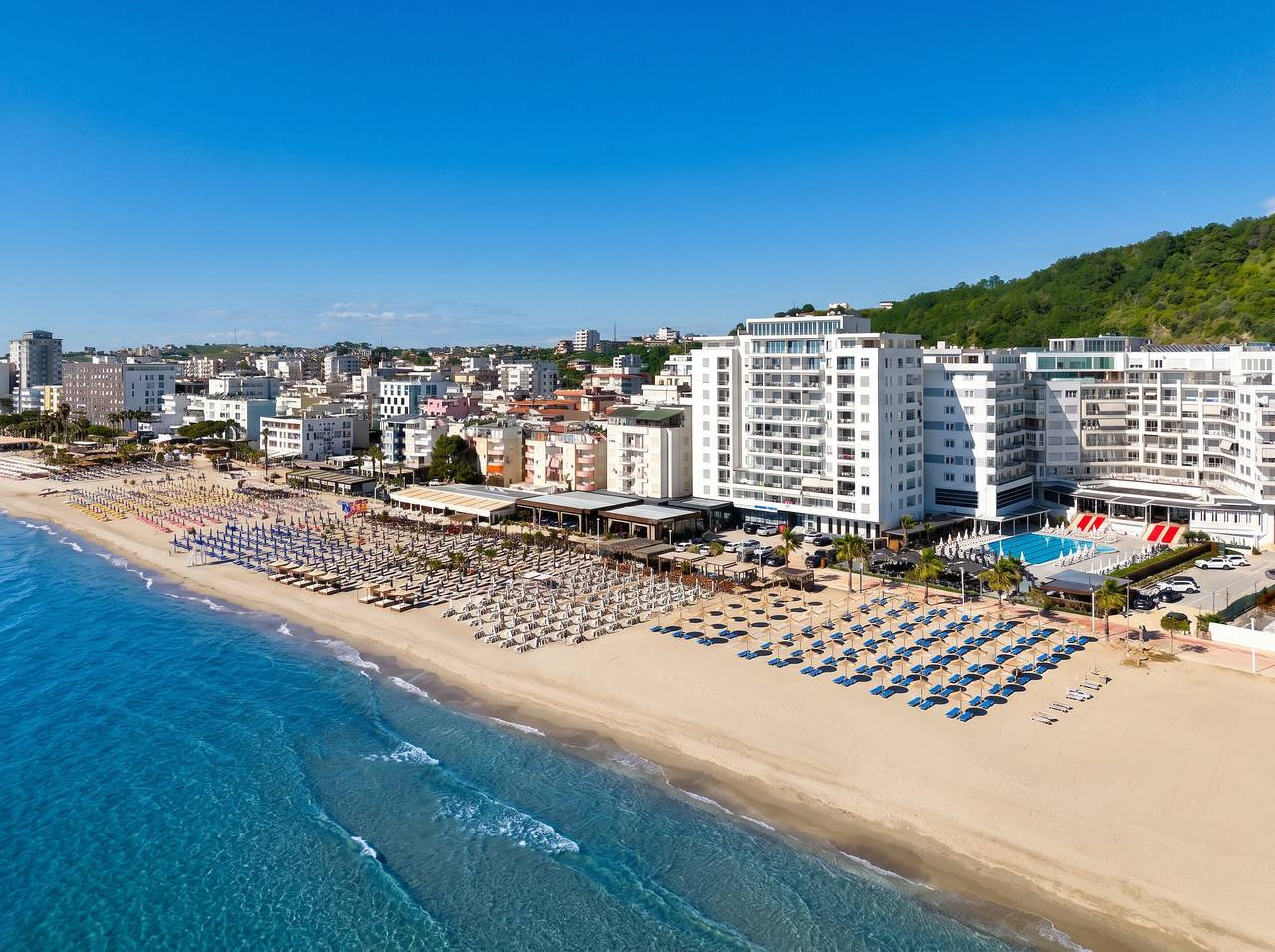 Ganze Wohnung, Ferienwohnung für 4 Personen mit Balkon in Rashbull, Albanien