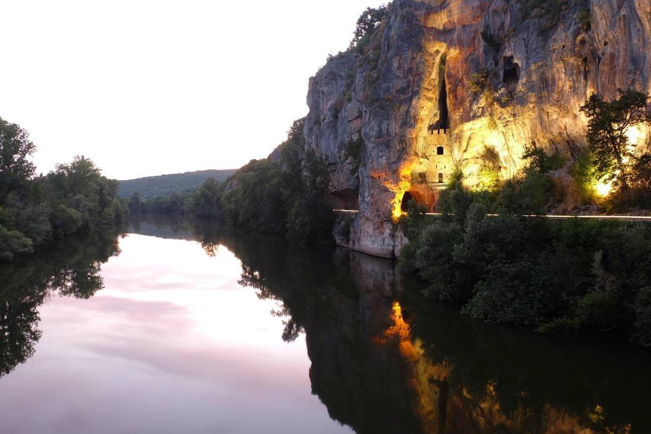 Hôtel Restaurant Les Falaises in Bouziès, Quercy