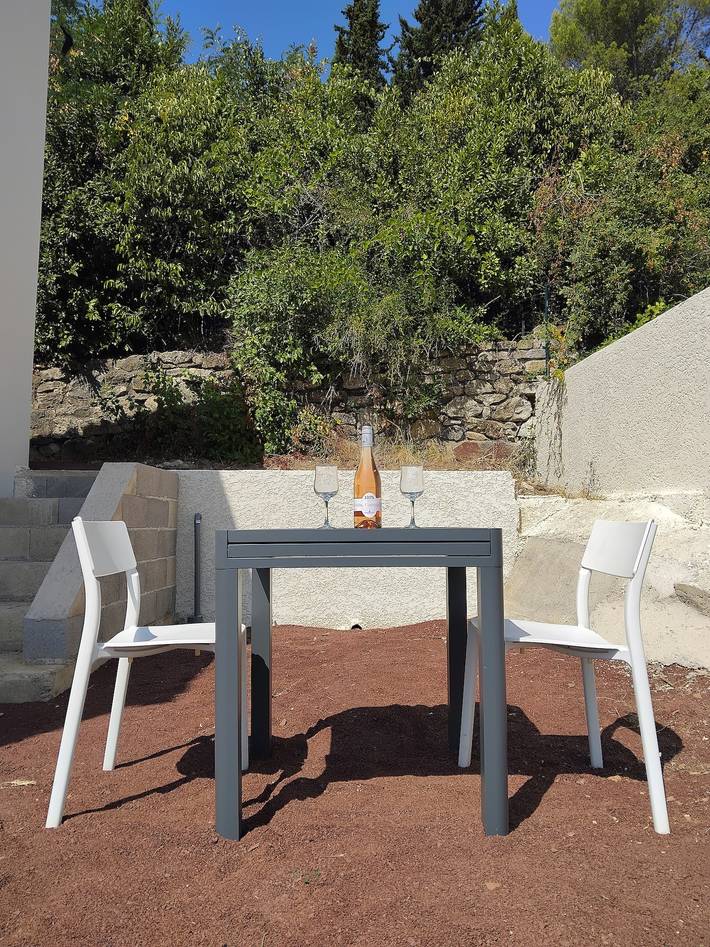 Gîte pour 2 personnes, avec jardin dans l' Hérault