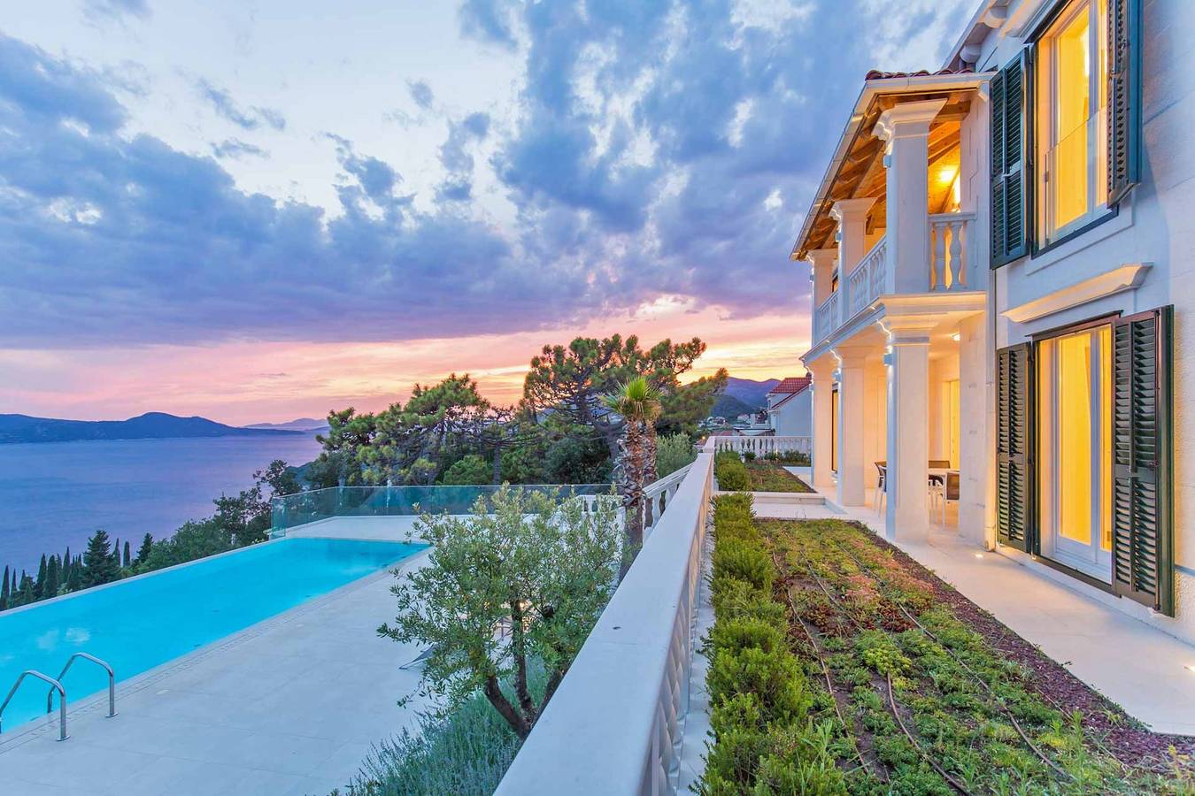 Beautiful Dubrovnik Villa | 5 Bedrooms | Villa Gold Dubrovnik | Stylish Furnishings & Wonderful Sea Views | Orasac in Orašac, Grad Dubrovnik