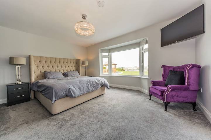 Marina views, Kinsale, sleeps 20, owned by  Exquisite Holiday Homes in County Cork