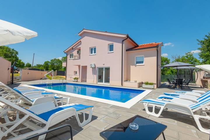 Villa für 10 Personen, mit Pool und Garten - 1