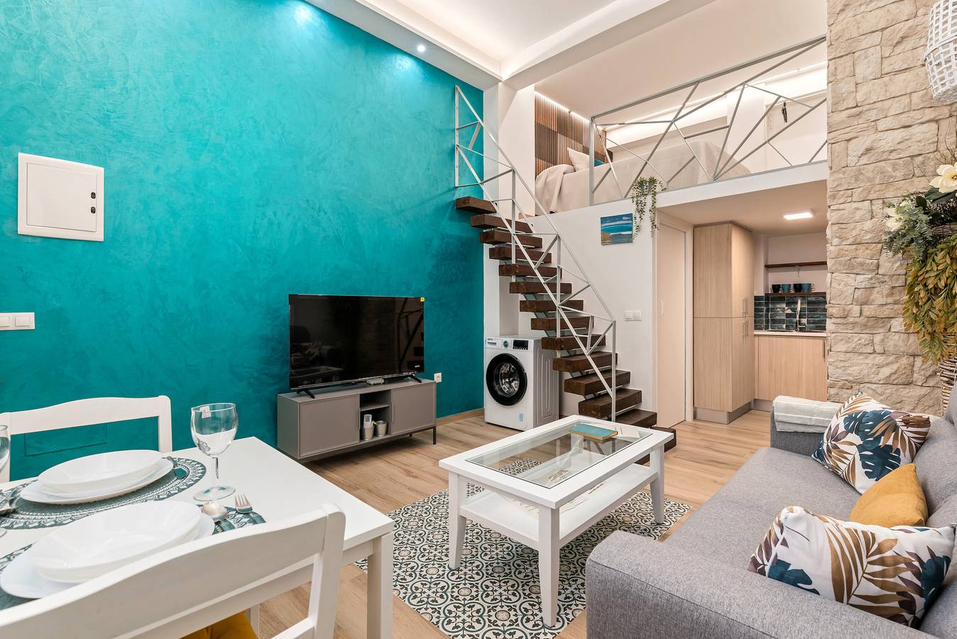 Casa Vacacional 'Loft De Ensueño - Diseño Abierto' con Wi-Fi y Aire Acondicionado in Estepona Old Town, Estepona