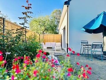 Gîte pour 2 personnes, avec vue et terrasse à Lanouée