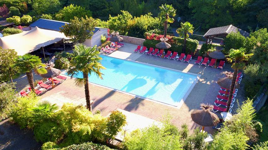 Gîte pour 6 personnes, avec jardin ainsi que piscine et terrasse, animaux acceptés