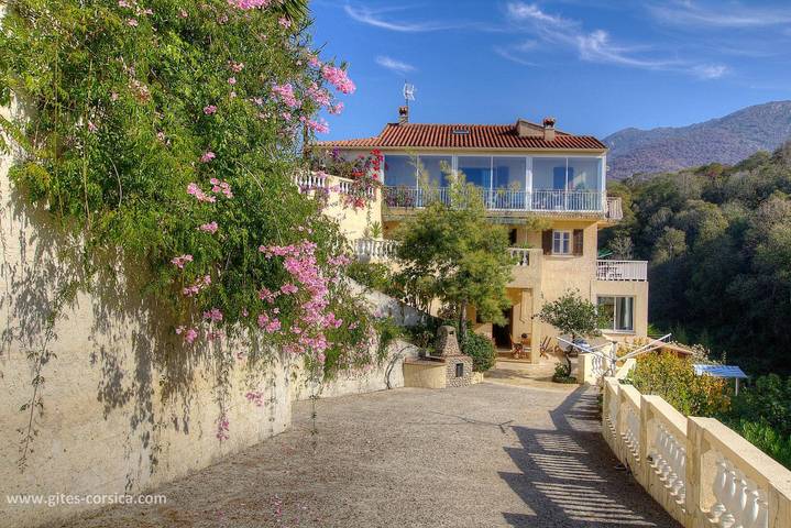 Gîte pour 6 personnes, avec Terrasse ainsi que Jardin et Vue dans Sagone - 2