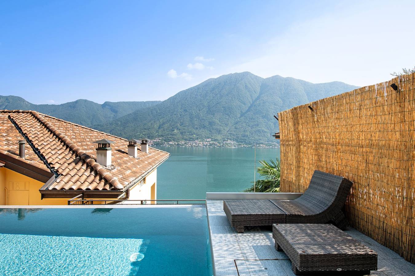 Maison de vacances Colonno Penthouse avec vue sur lac, piscine à débordement et bain à remous in Colonno, Lac de Côme