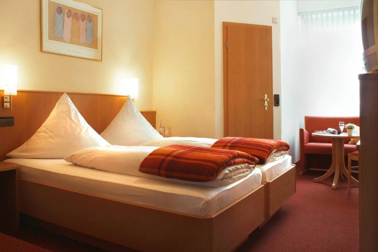 Hotel Rose Heidelberg inklusive Frühstück, Saunanutzung und Parkplätze nach Verfügbarkeit in Heidelberg, Plaine du Rhin