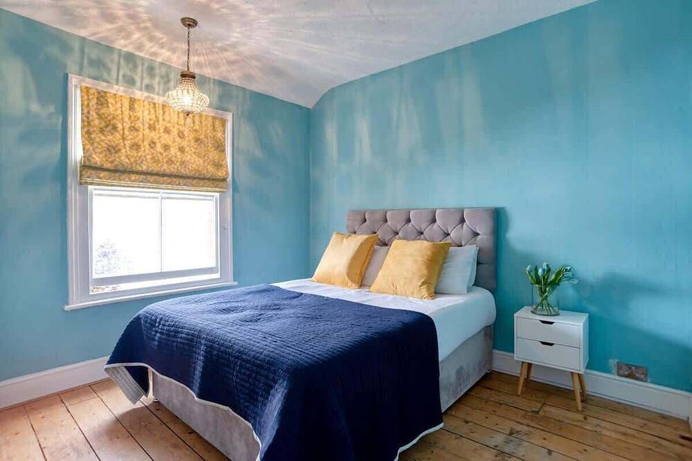 Cromer Beach House · Sleeps 12 · Hot Tub & Parking in Cromer, Norfolk Coast