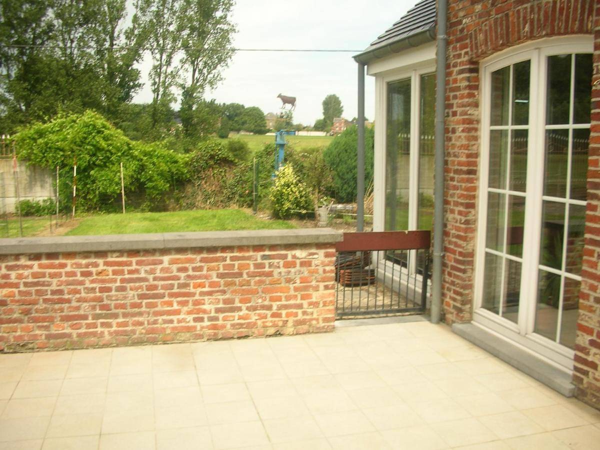 Triple Room in Chapelle-lez-Herlaimont, Hainaut