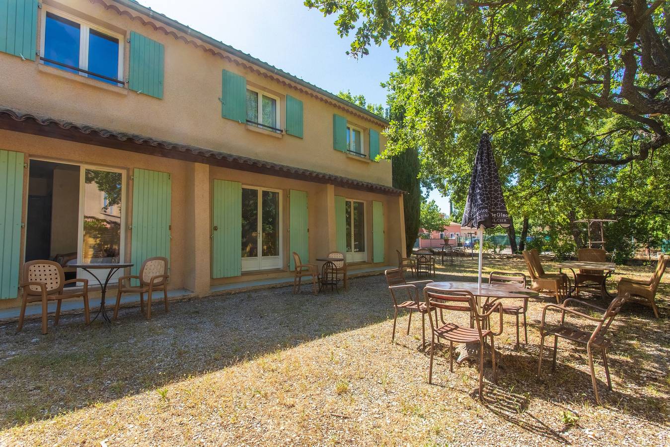 La Maison des Lacs avec vue sur la montagne, jardin privé et Wi-Fi in Les Salles-sur-Verdon, Parc naturel régional du Verdon