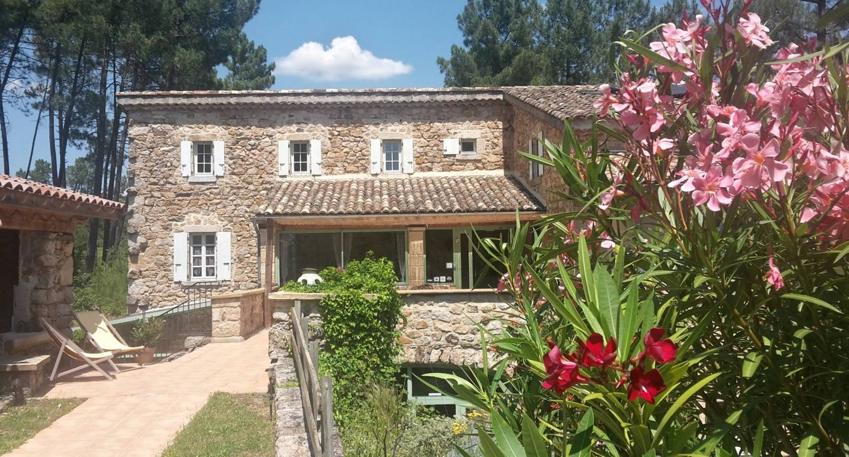 Chambres d'hôtes et Table d'hôtes Perles De Aime - Rosée in Laurac-en-Vivarais, Parc naturel régional des Monts d'Ardèche