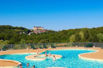 Gîte pour 3 personnes, avec jardin ainsi que piscine et jacuzzi, animaux acceptés à Hautefort